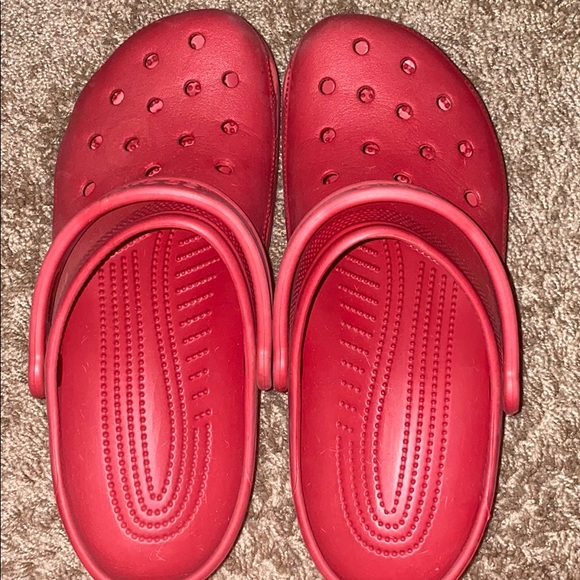 red crocs! - Picture 1 of 4